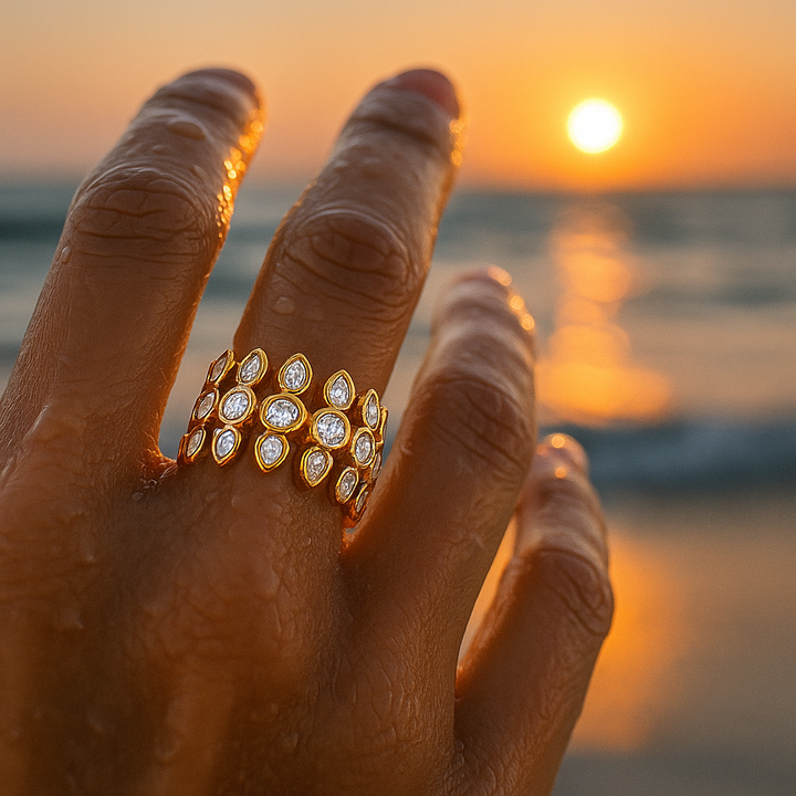 Solina | Zlacený prsten s třpytivými drahokamy