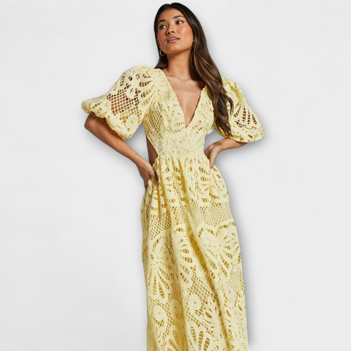 Elegantní šaty s jemnými detaily