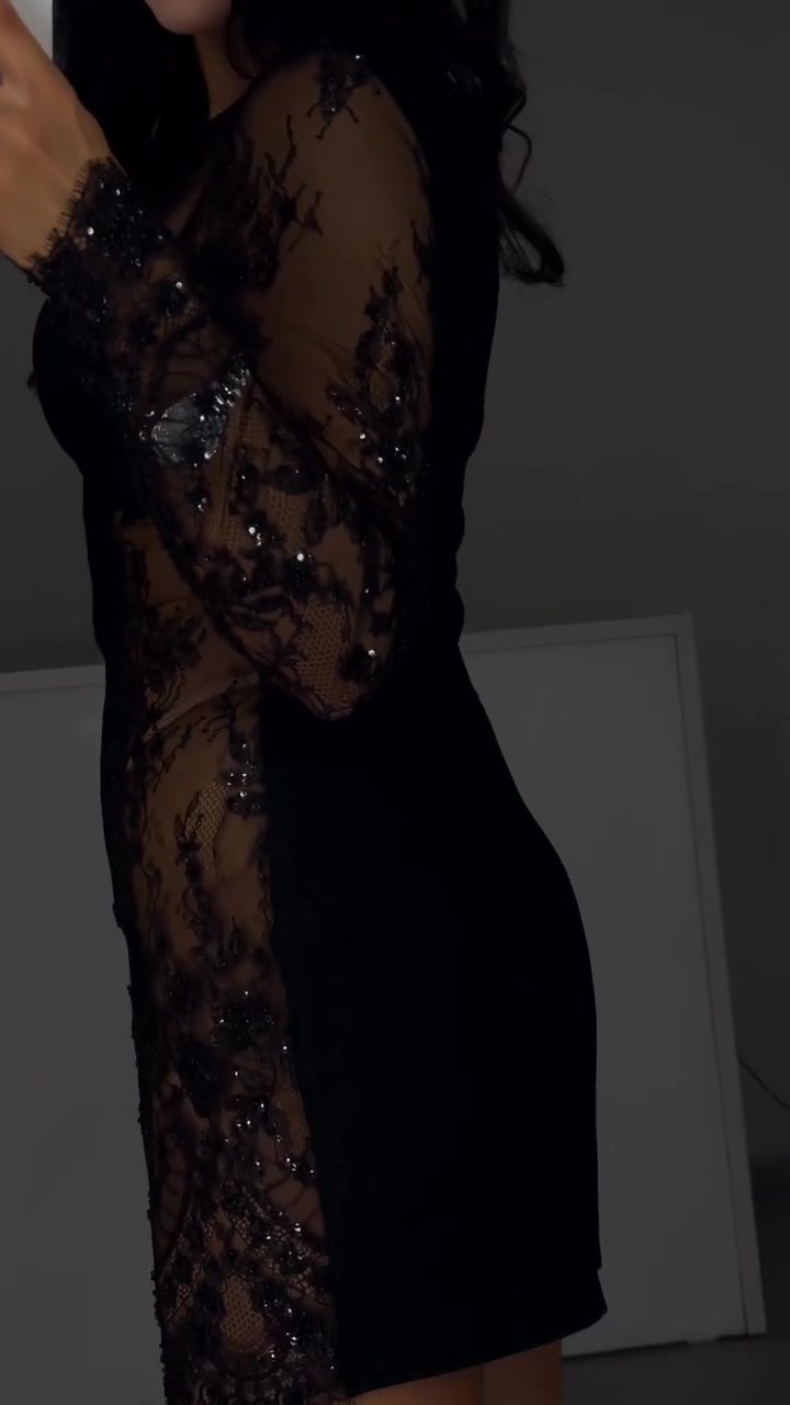 Sexy šaty s krátkými rukávy a krajkovým lemem