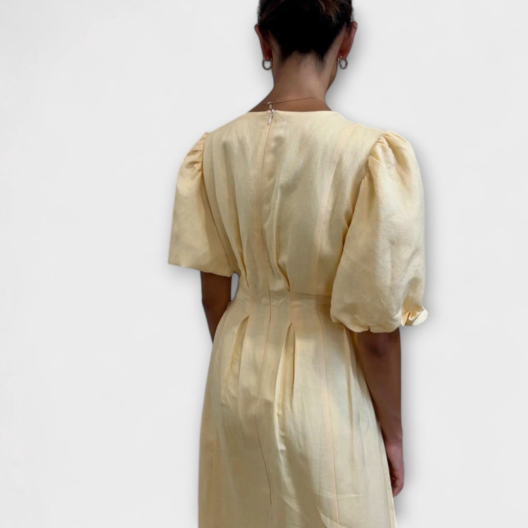 Josephine - Maxi šaty v máslově žluté barvě s vzdušným designem